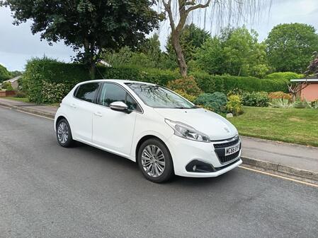 PEUGEOT 208 1.2 PureTech Allure
